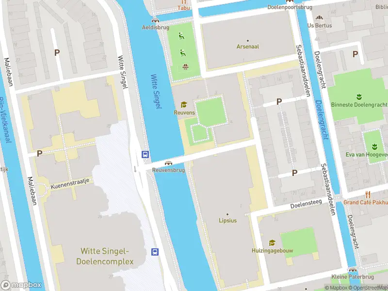 Ambulance met gepaste spoed naar de Vrijheidslaan in Leiden