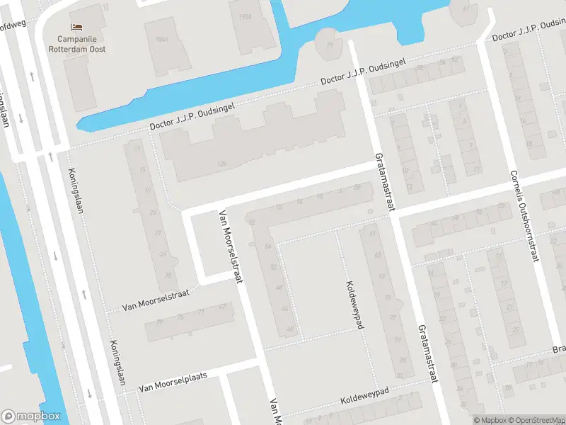 Ambulance met grote spoed naar de Van Moorselstraat in Rotterdam