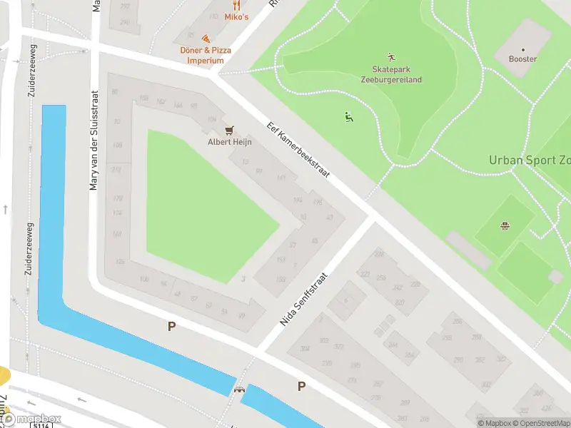 Ambulance met gepaste spoed naar de Nida Senffstraat in Amsterdam
