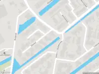 Ambulance met grote spoed naar de Eikenhof in Meerkerk