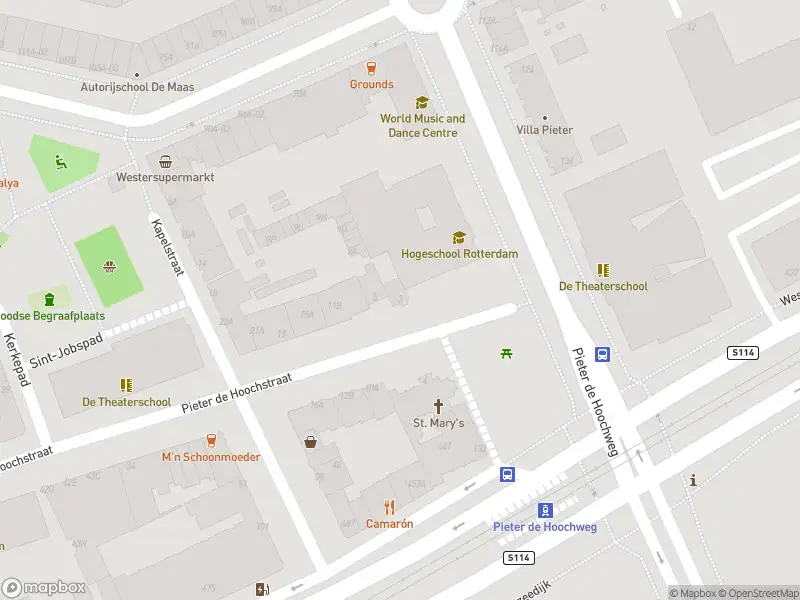 Ambulance met grote spoed naar de Pieter de Hoochstraat in Rotterdam