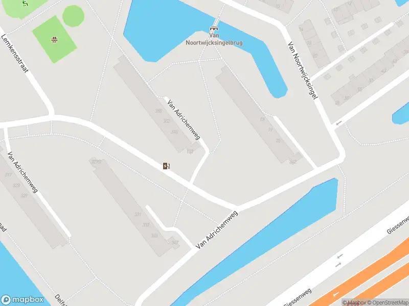 Ambulance met grote spoed naar de Van Adrichemweg in Rotterdam