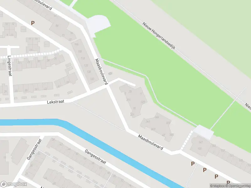 Ambulance met grote spoed naar de Maasboulevard in Spijkenisse