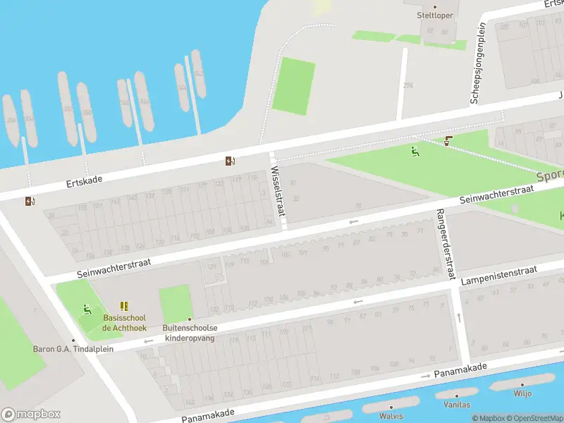 Ambulance met grote spoed naar de Ertskade in Amsterdam