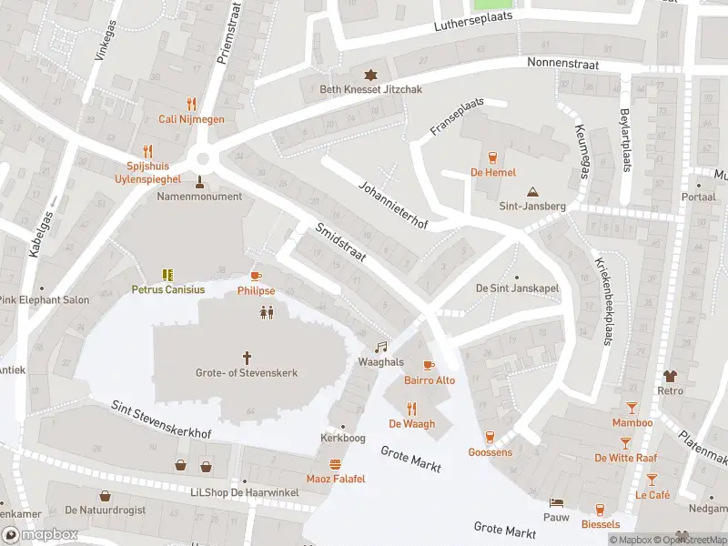 Brandweer met gepaste spoed naar de Waalkade in Nijmegen