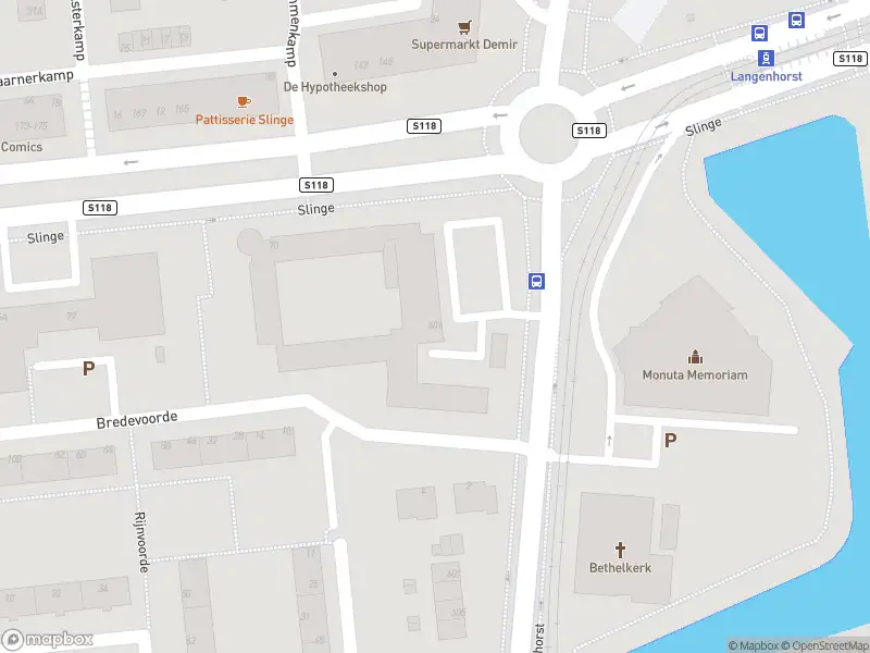 Ambulance met grote spoed naar de Langenhorst in Rotterdam