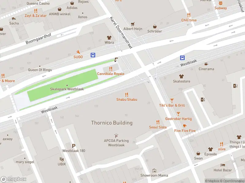 Ambulance met grote spoed naar de Westblaak in Rotterdam