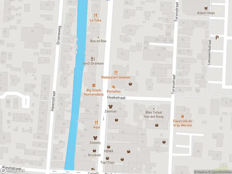 Ambulance met grote spoed naar de Burgemeester de Zeeuwstraat in Numansdorp