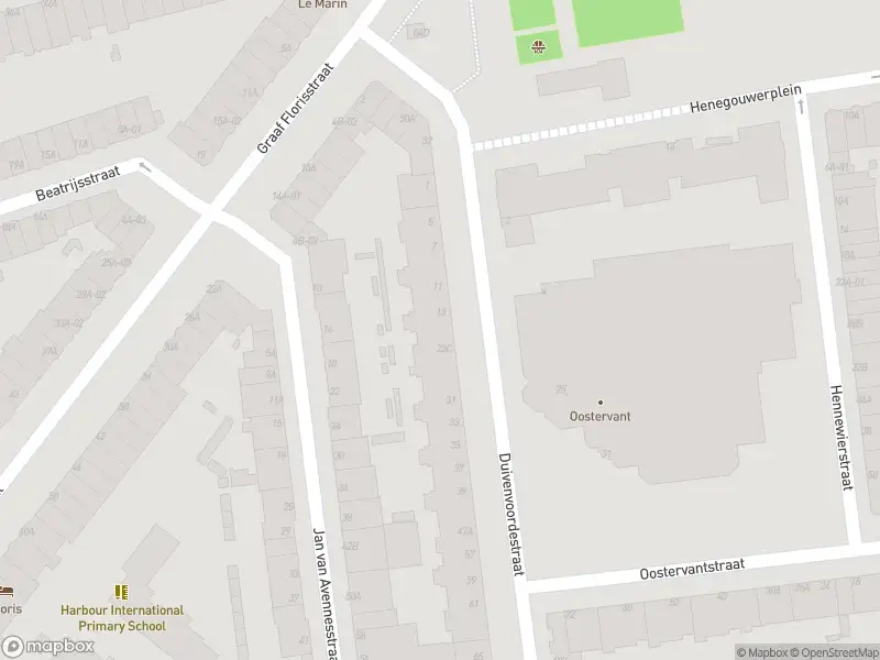 Ambulance met grote spoed naar de Duivenvoordestraat in Rotterdam