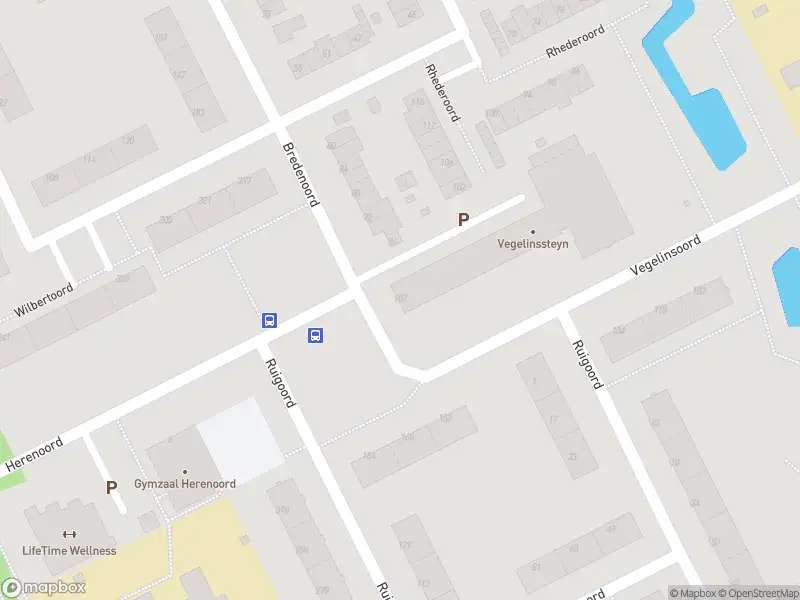 Ambulance met grote spoed naar de Bredenoord in Rotterdam