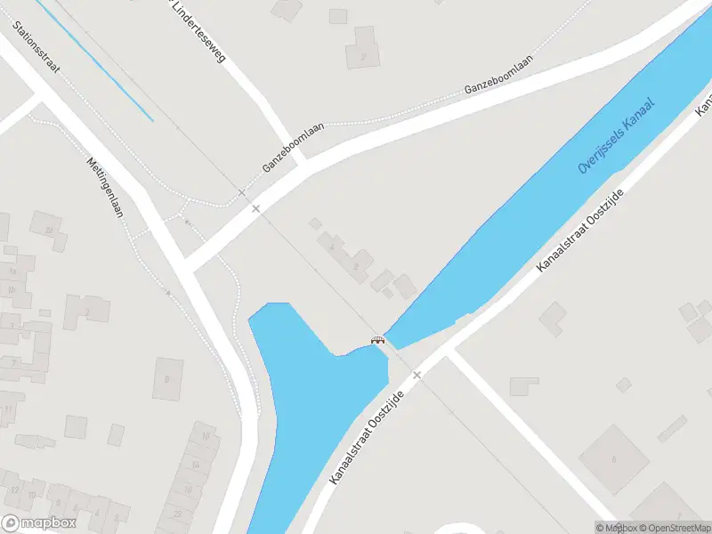 Politie naar de Ganzeboomlaan in Raalte vanwege aanrijding met letsel