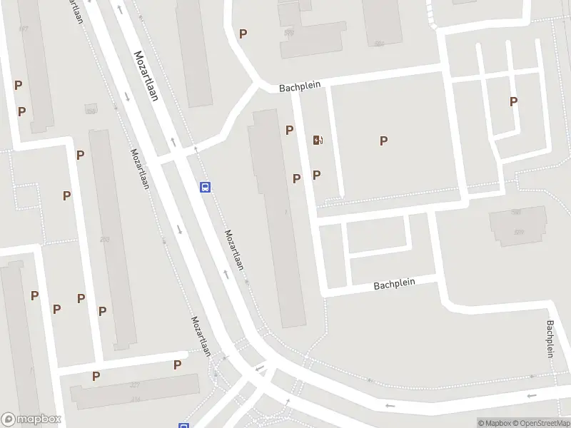 Ambulance met grote spoed naar de Bachplein in Schiedam