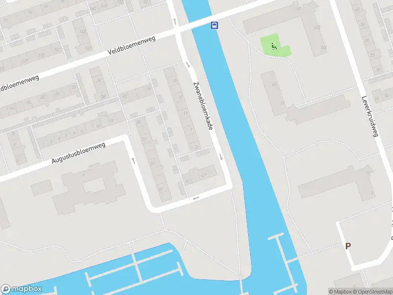 Ambulance met gepaste spoed naar de Zwanebloemkade in Zaandam