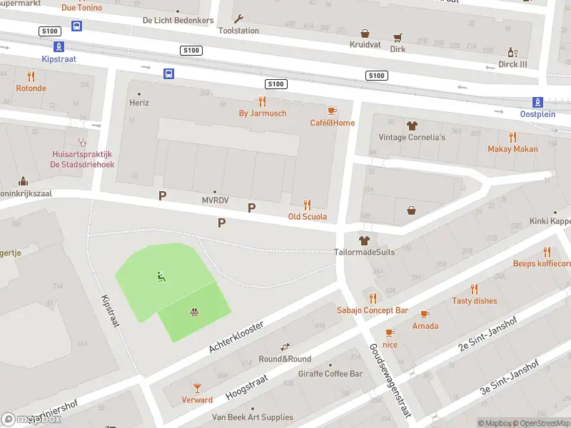 Ambulance met grote spoed naar de Achterklooster in Rotterdam