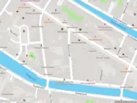 Ambulance met grote spoed naar de Bloemstraat in Alkmaar