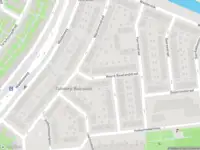 Ambulance met grote spoed naar de Walcherenstraat in Amsterdam