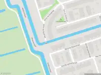 Brandweer met grote spoed naar de Annie van Eesstraat in Zaandam vanwege voertuigbrand