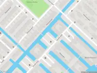 Ambulance met grote spoed naar de Van Veendijk in 's-Gravenhage