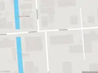 Ambulance met grote spoed naar de Handelsweg in Andijk