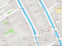 Ambulance met grote spoed naar de Bagijnhof in Delft