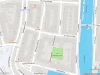 Ambulance met grote spoed naar de 3e Schansstraat in Rotterdam