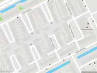 Ambulance met grote spoed naar de Albert Cuypplein in Maassluis