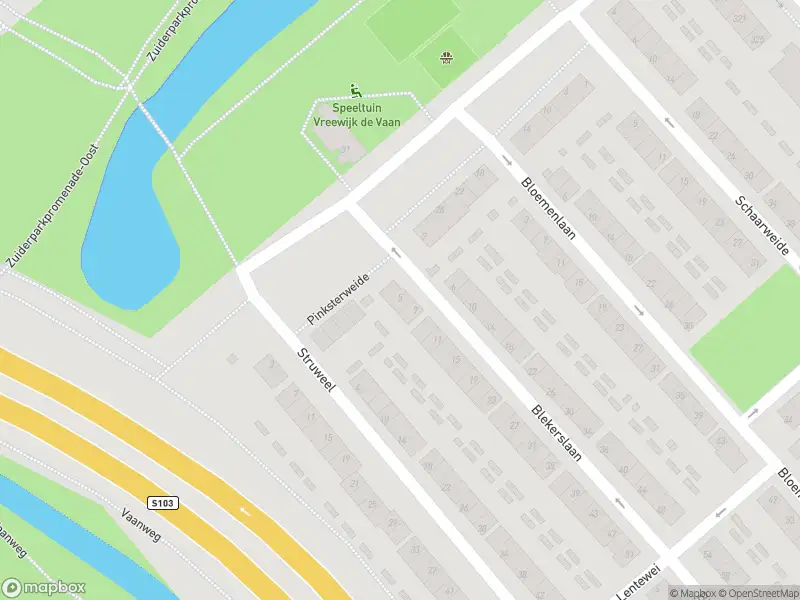 Ambulance met grote spoed naar de Blekerslaan in Rotterdam