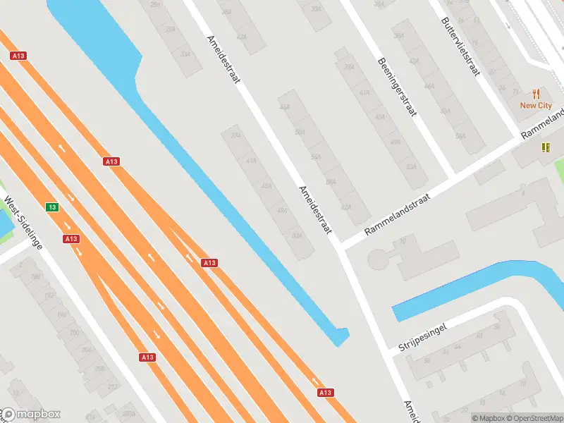 Ambulance met grote spoed naar de Ameidestraat in Rotterdam