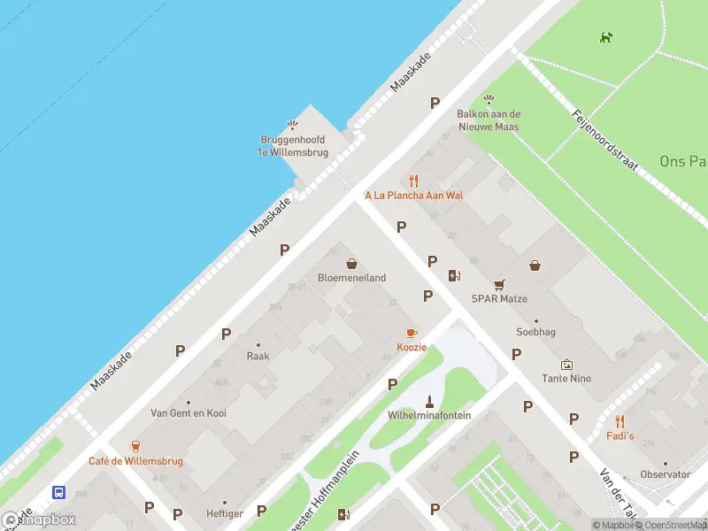 Ambulance met gepaste spoed naar de Van der Takstraat in Rotterdam