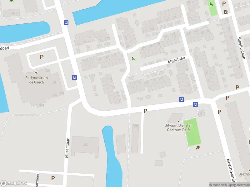 Ambulance met gepaste spoed naar de Elgarlaan in Delft