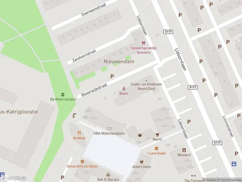 Ambulance met gepaste spoed naar de Beverwijkstraat in Amsterdam