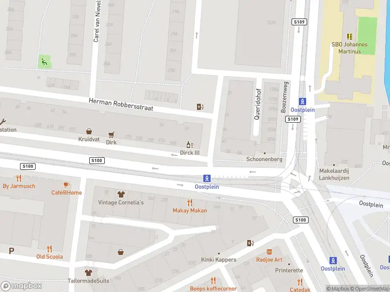 Ambulance met grote spoed naar de Goudsesingel in Rotterdam