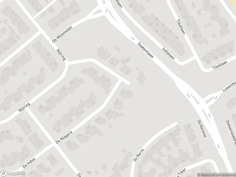 Brandweer met gepaste spoed naar de Anton Pieckplein in Drunen vanwege een liftopsluiting