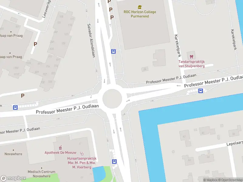 Ambulance met grote spoed naar de Prof. Mr. P.J. Oudlaan in Purmerend