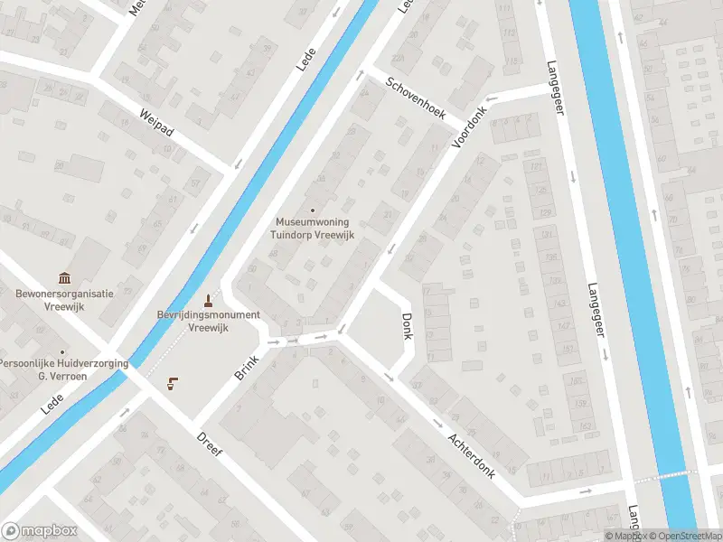 Ambulance met gepaste spoed naar de Donk in Rotterdam