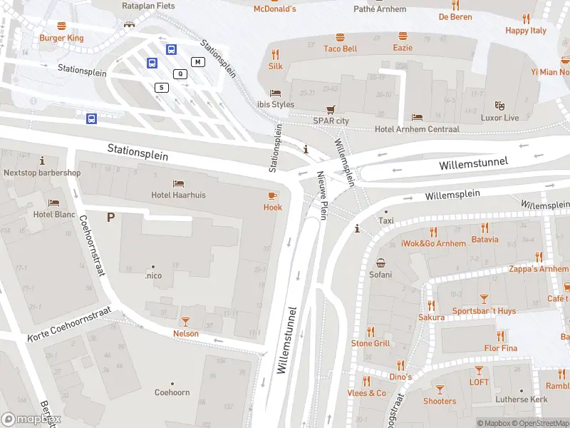 Brandweer met gepaste spoed naar de Stationsplein in Arnhem