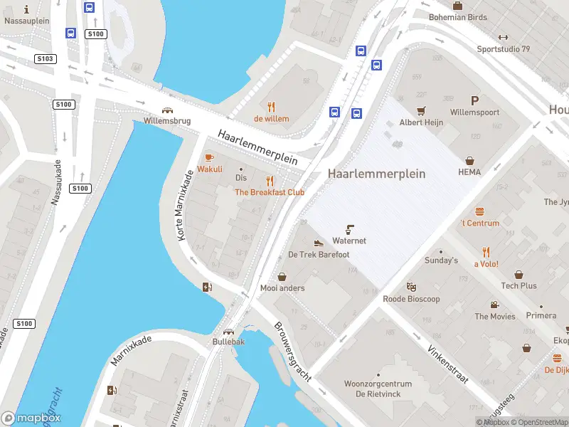 Ambulance met gepaste spoed naar de Korte Marnixstraat in Amsterdam