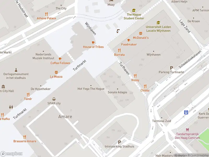 Ambulance met gepaste spoed naar de Muzenstraat in 's-Gravenhage