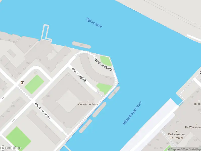 Ambulance met gepaste spoed naar de Windrooskade in Amsterdam