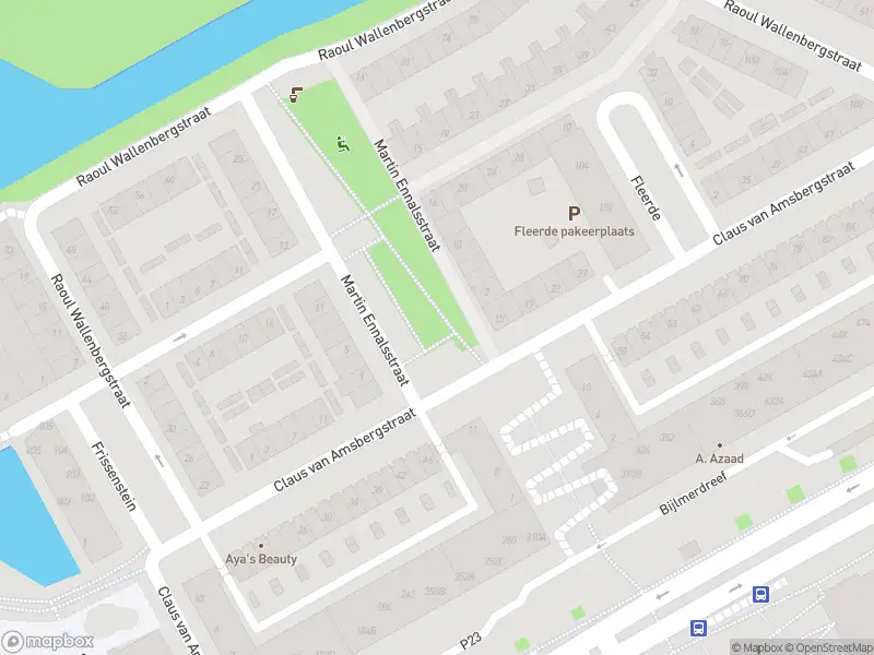 Ambulance met grote spoed naar de Raoul Wallenbergstraat in Amsterdam