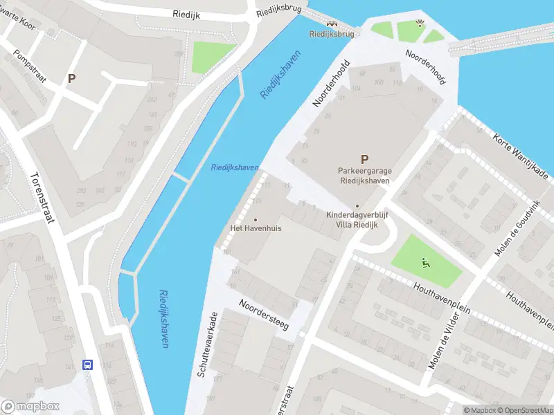 Ambulance met gepaste spoed naar de Schuttevaerkade in Dordrecht