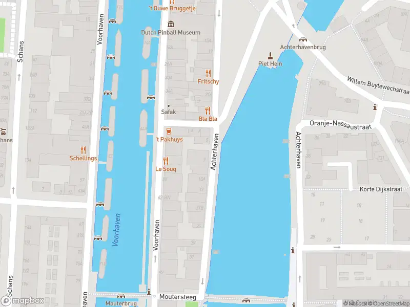 Ambulance met grote spoed naar de Achterhaven in Rotterdam