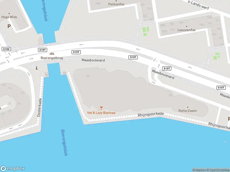 Ambulance met gepaste spoed naar de Maasboulevard in Rotterdam