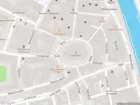 Ambulance met grote spoed naar de Markt in Vlaardingen