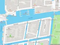 Brandweer met gepaste spoed naar de Havenkade in Leiden vanwege wateroverlast