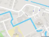 Ambulance met grote spoed naar de De Hertog in Koedijk