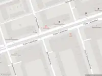 Ambulance met grote spoed naar de Klaas Katerstraat in Amsterdam