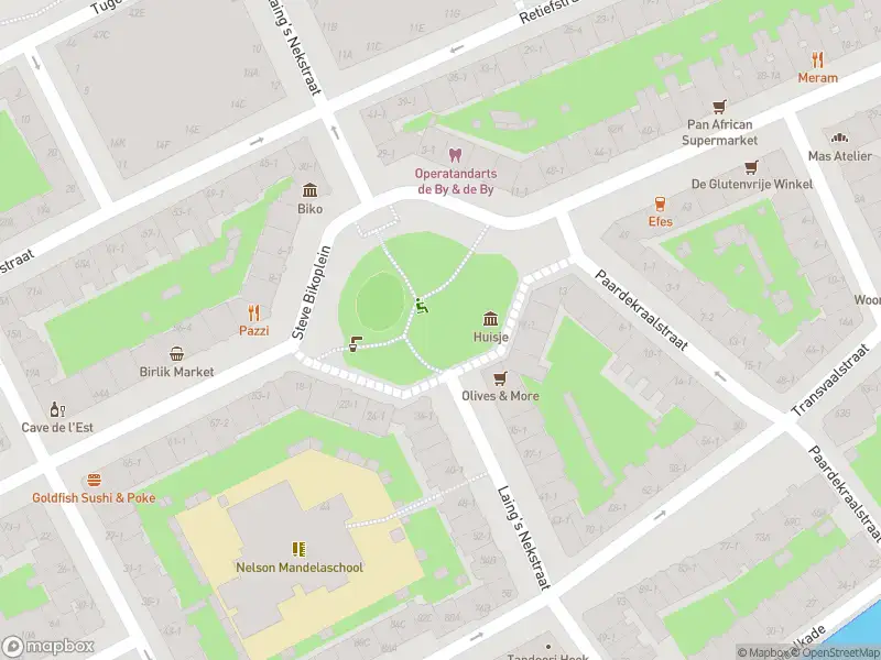 Ambulance met grote spoed naar de Laing's Nekstraat in Amsterdam