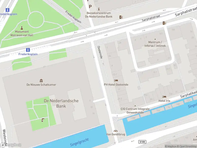 Ambulance met gepaste spoed naar de Oosteinde in Amsterdam