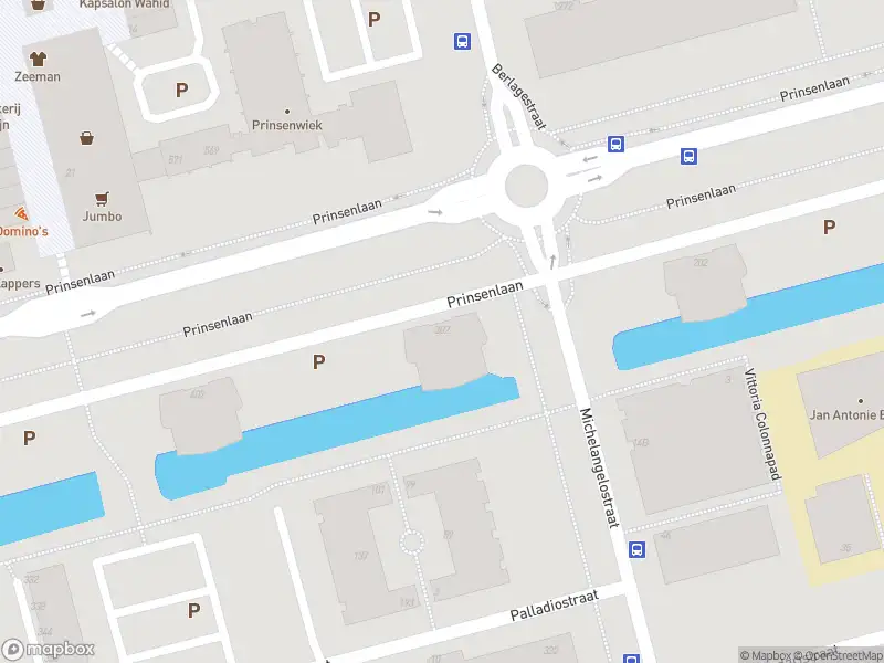 Ambulance met grote spoed naar de Prinsenlaan in Rotterdam